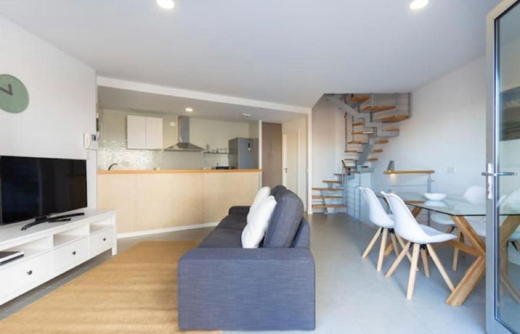 Modern Seafront Flat With A Private Garage